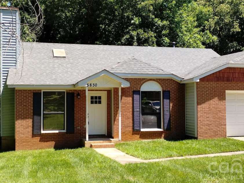 5830 Stone Bluff Court, Charlotte, NC 28214.  MLS# CAR4352514, YatesRealty ID 28286. 