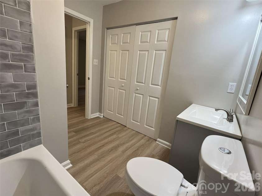 5830 Stone Bluff Court, Charlotte, NC 28214.  MLS# CAR4352514, YatesRealty ID 28286. 