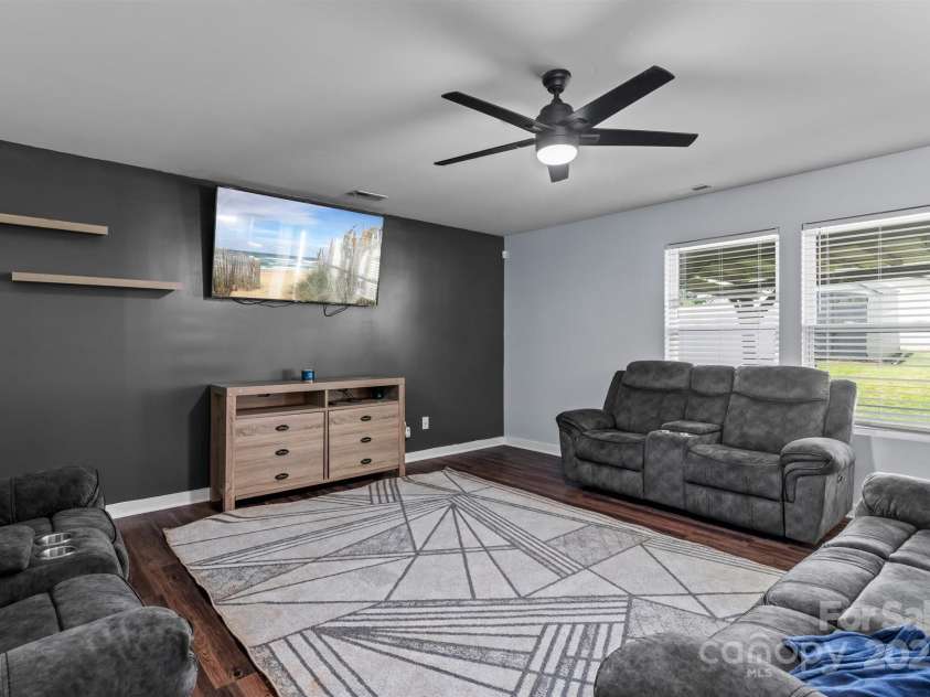 4313 Gibbon Crossing Drive, Charlotte, NC 28269.  MLS# CAR4268116, YatesRealty ID 28287. 