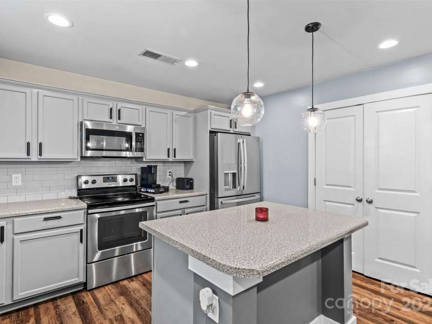 4313 Gibbon Crossing Drive, Charlotte, NC 28269.  MLS# CAR4268116, YatesRealty ID 28287. 