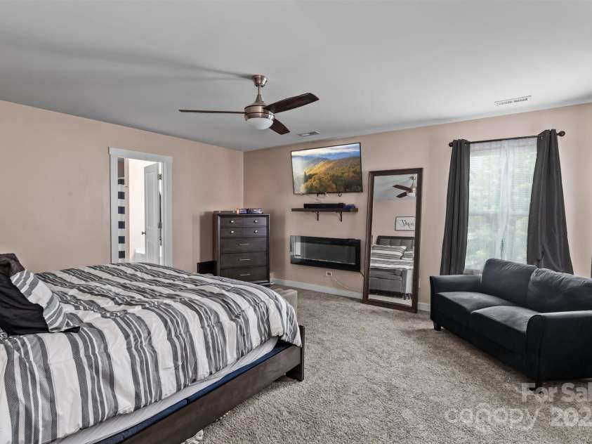 4313 Gibbon Crossing Drive, Charlotte, NC 28269.  MLS# CAR4268116, YatesRealty ID 28287. 