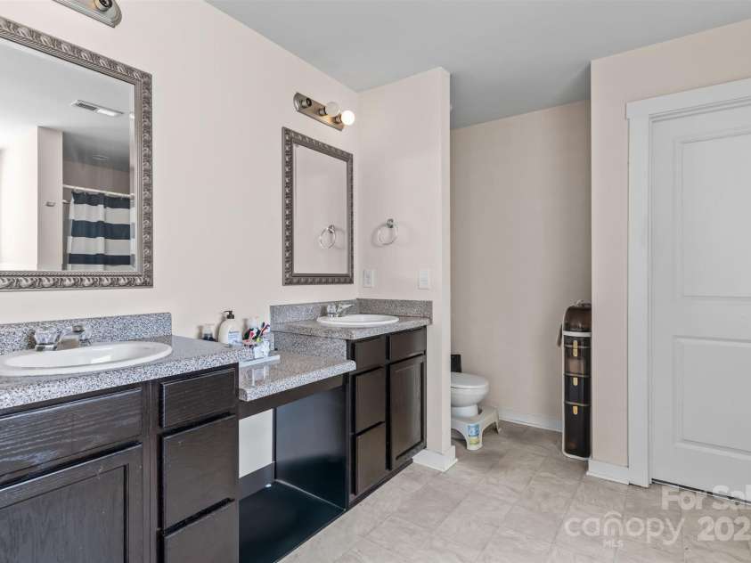 4313 Gibbon Crossing Drive, Charlotte, NC 28269.  MLS# CAR4268116, YatesRealty ID 28287. 