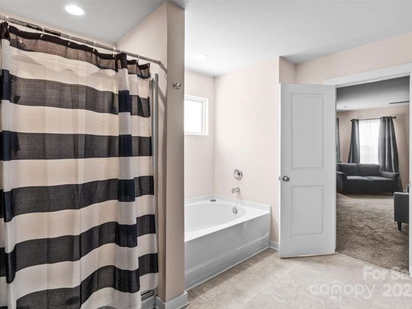 4313 Gibbon Crossing Drive, Charlotte, NC 28269.  MLS# CAR4268116, YatesRealty ID 28287. 