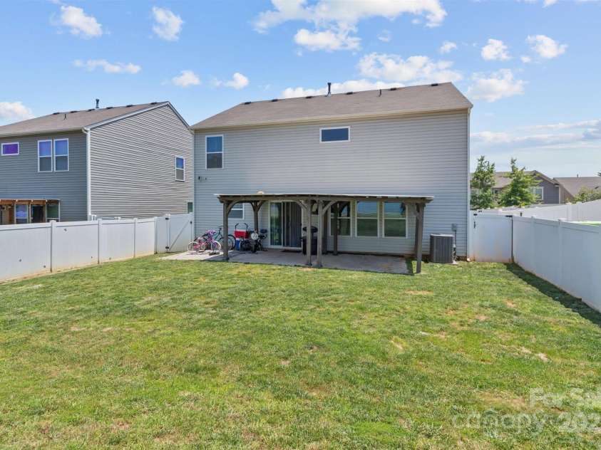 4313 Gibbon Crossing Drive, Charlotte, NC 28269.  MLS# CAR4268116, YatesRealty ID 28287. 