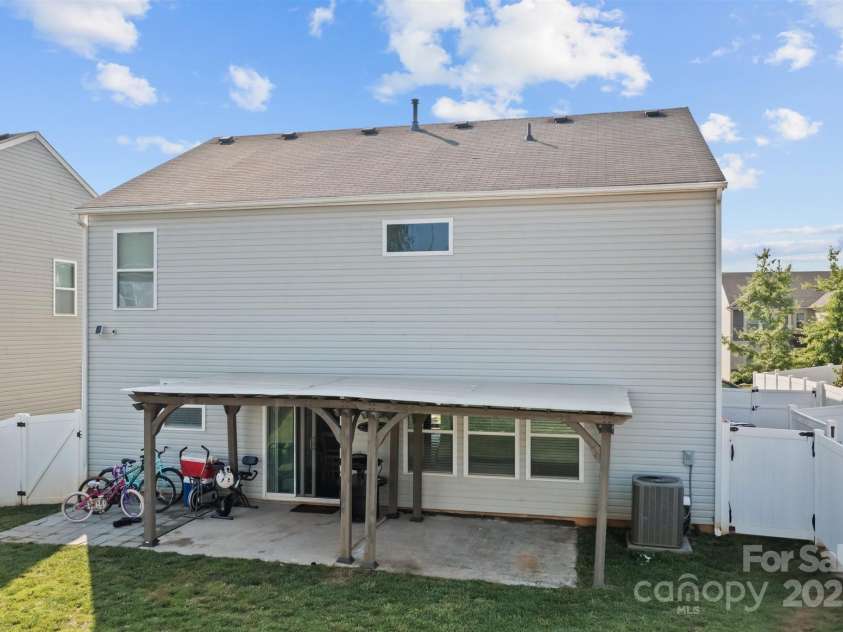 4313 Gibbon Crossing Drive, Charlotte, NC 28269.  MLS# CAR4268116, YatesRealty ID 28287. 