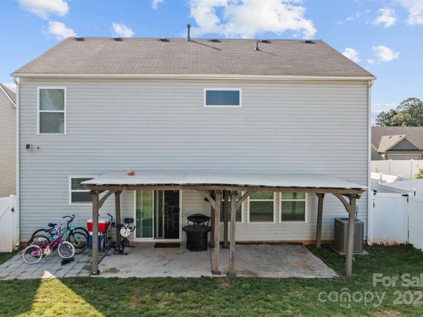 4313 Gibbon Crossing Drive, Charlotte, NC 28269.  MLS# CAR4268116, YatesRealty ID 28287. 