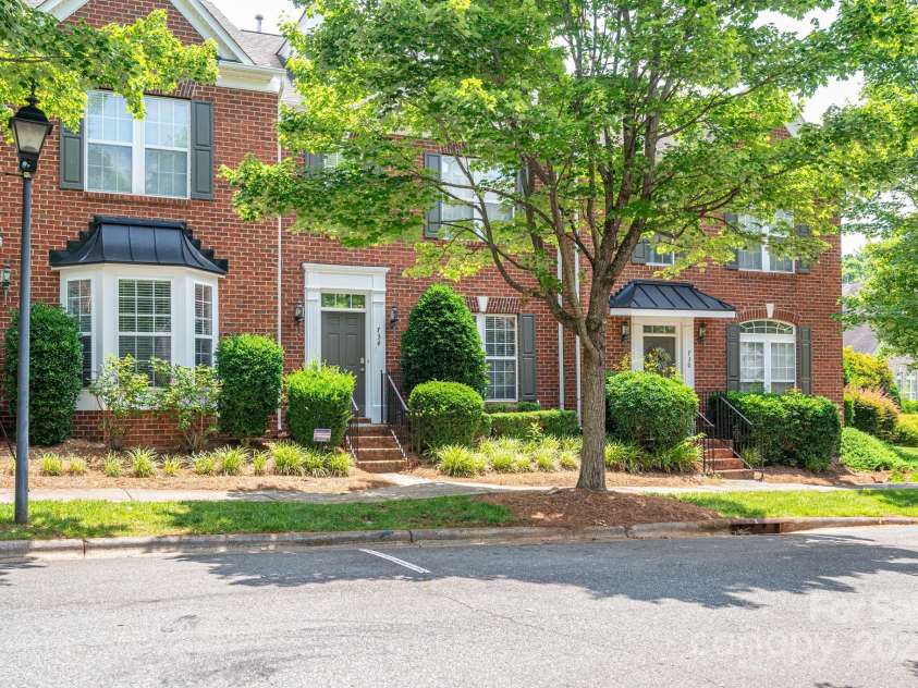 734 Naramore Street, Davidson, NC 28036.  MLS# CAR4276435, YatesRealty ID 28288. 