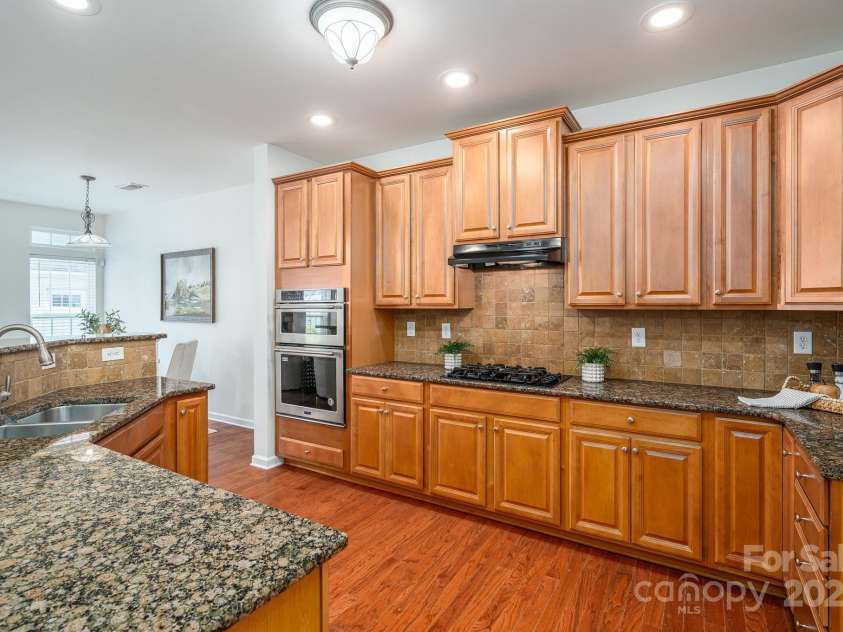 734 Naramore Street, Davidson, NC 28036.  MLS# CAR4276435, YatesRealty ID 28288. 