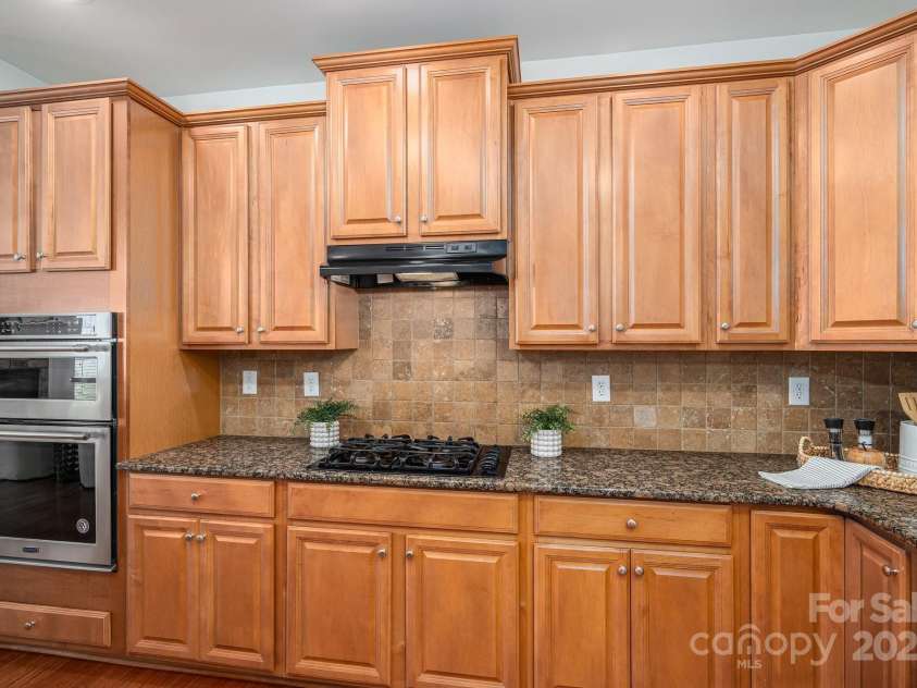 734 Naramore Street, Davidson, NC 28036.  MLS# CAR4276435, YatesRealty ID 28288. 