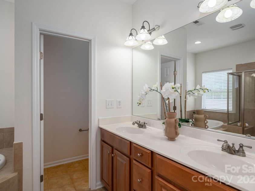 734 Naramore Street, Davidson, NC 28036.  MLS# CAR4276435, YatesRealty ID 28288. 