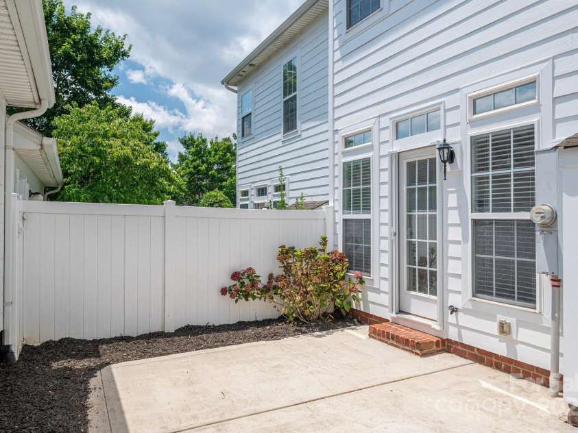 734 Naramore Street, Davidson, NC 28036.  MLS# CAR4276435, YatesRealty ID 28288. 