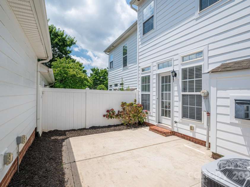 734 Naramore Street, Davidson, NC 28036.  MLS# CAR4276435, YatesRealty ID 28288. 