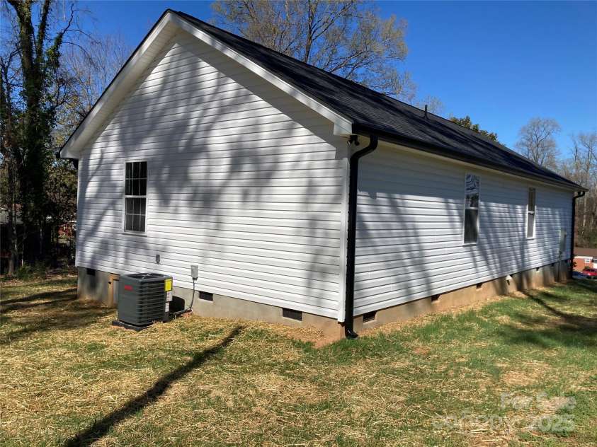 1537 POSTON Circle, Gastonia, NC 28054.  MLS# CAR4237260, YatesRealty ID 2829. 