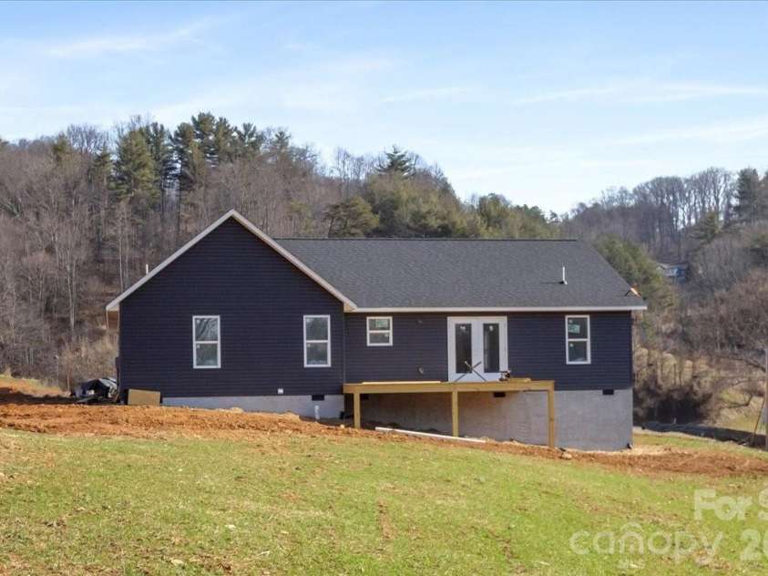 17 Baileys Cove Road, Marshall, NC 28753.  MLS# CAR4347233, YatesRealty ID 2829. 