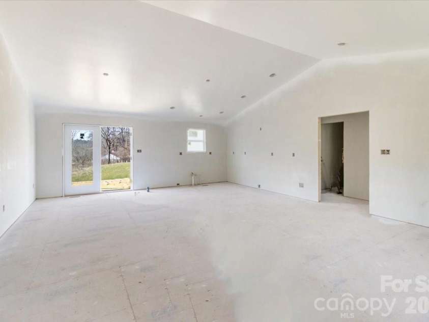 17 Baileys Cove Road, Marshall, NC 28753.  MLS# CAR4347233, YatesRealty ID 2829. 