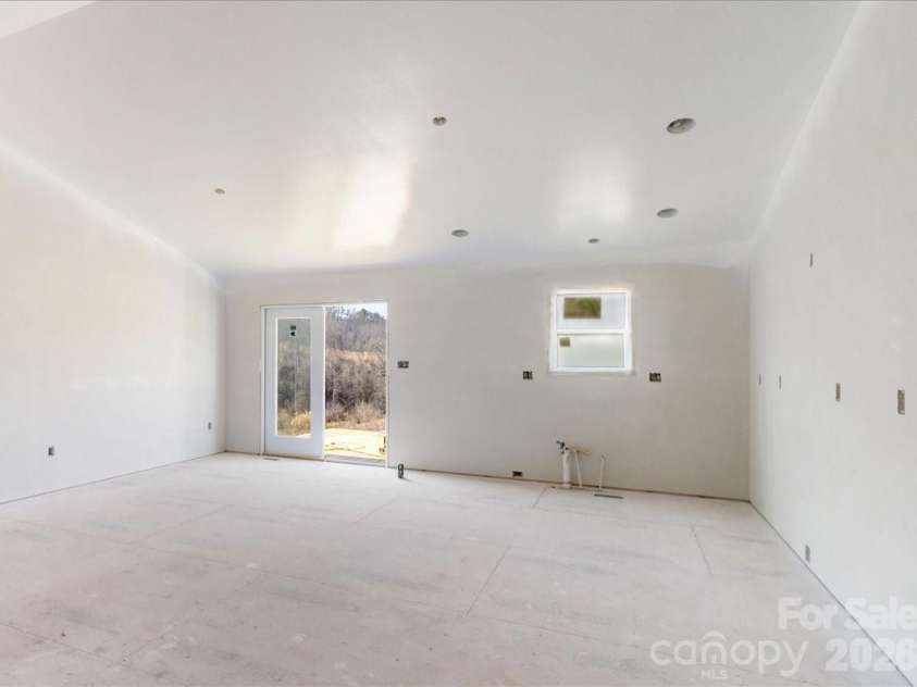 17 Baileys Cove Road, Marshall, NC 28753.  MLS# CAR4347233, YatesRealty ID 2829. 