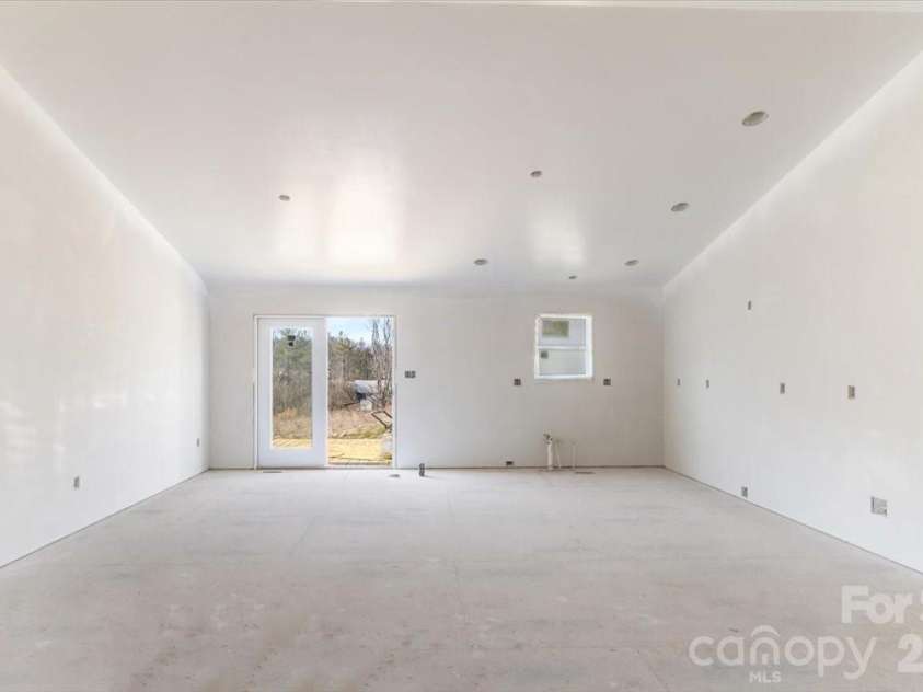 17 Baileys Cove Road, Marshall, NC 28753.  MLS# CAR4347233, YatesRealty ID 2829. 