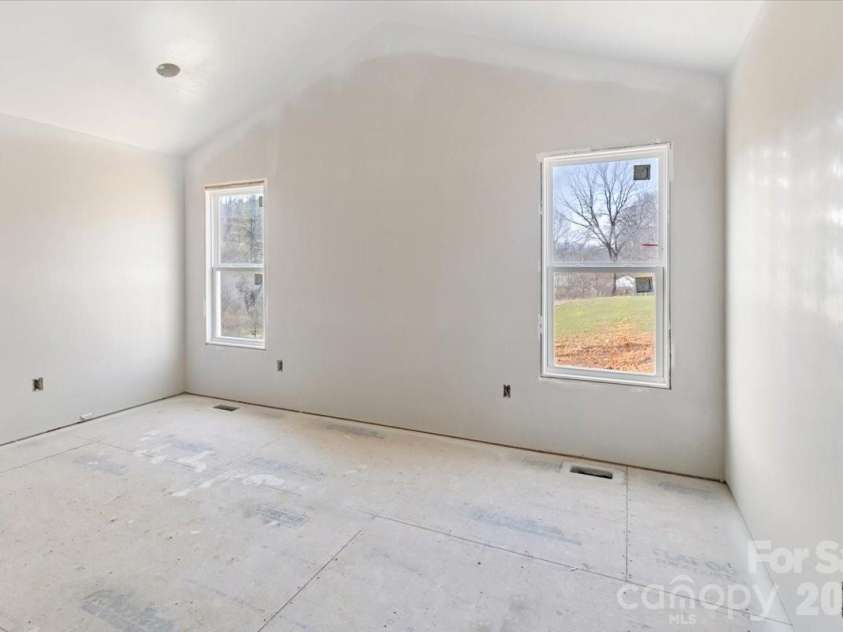 17 Baileys Cove Road, Marshall, NC 28753.  MLS# CAR4347233, YatesRealty ID 2829. 