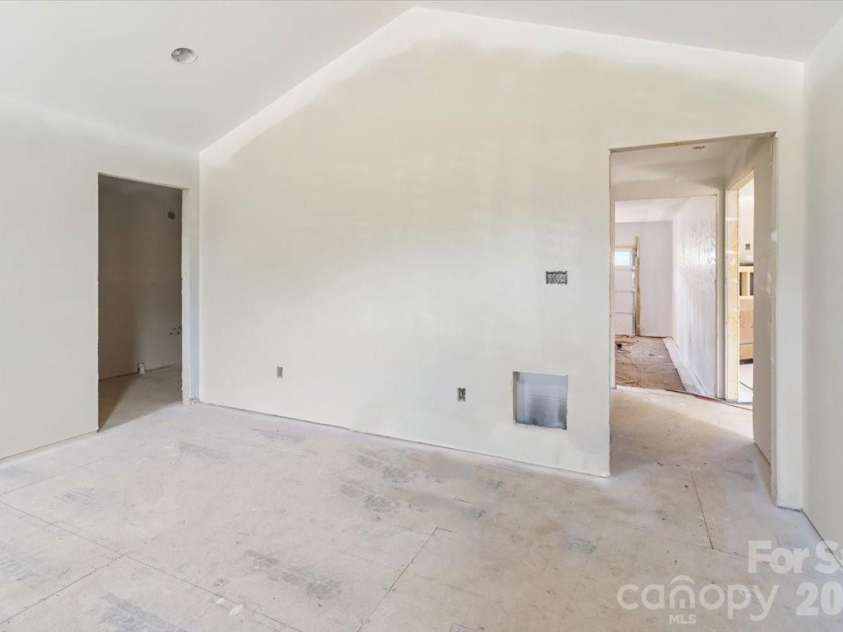 17 Baileys Cove Road, Marshall, NC 28753.  MLS# CAR4347233, YatesRealty ID 2829. 