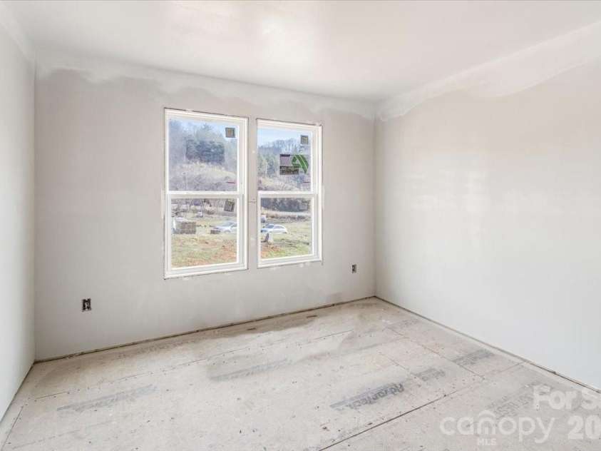 17 Baileys Cove Road, Marshall, NC 28753.  MLS# CAR4347233, YatesRealty ID 2829. 