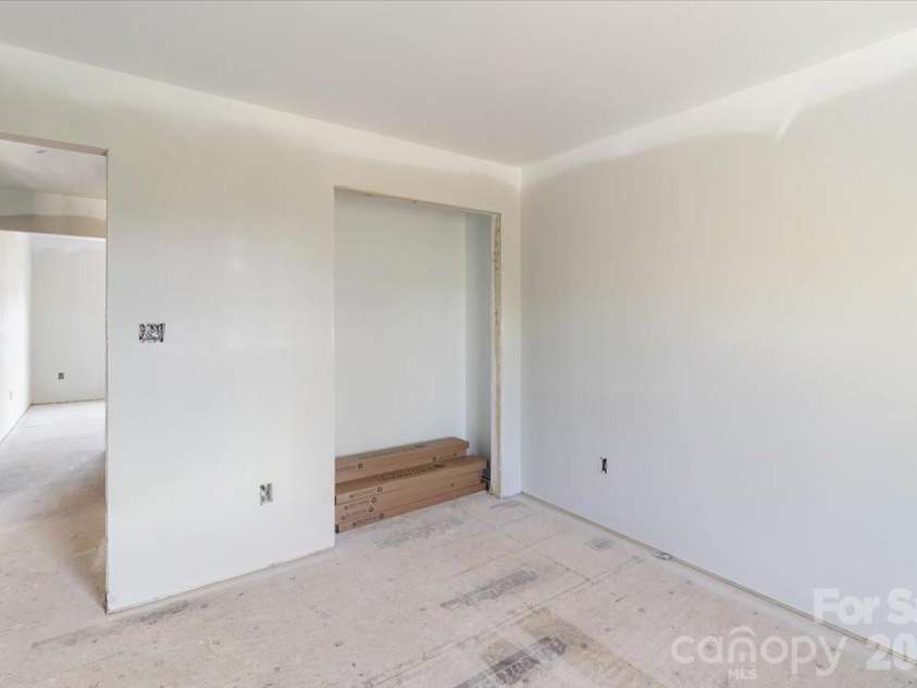 17 Baileys Cove Road, Marshall, NC 28753.  MLS# CAR4347233, YatesRealty ID 2829. 