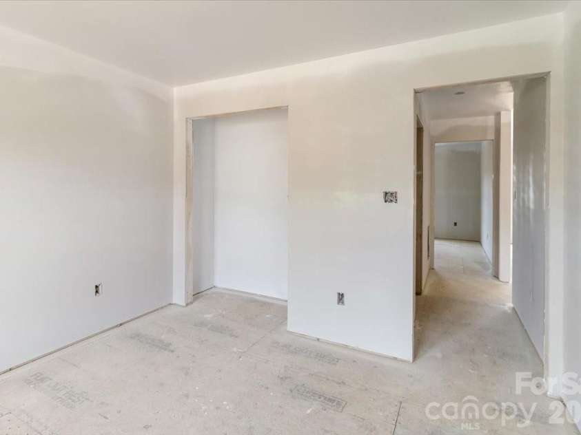 17 Baileys Cove Road, Marshall, NC 28753.  MLS# CAR4347233, YatesRealty ID 2829. 