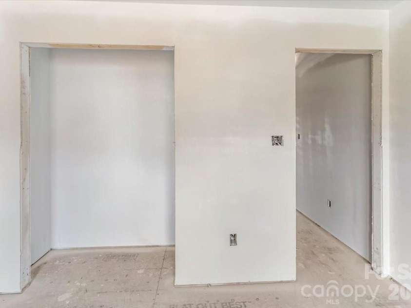 17 Baileys Cove Road, Marshall, NC 28753.  MLS# CAR4347233, YatesRealty ID 2829. 