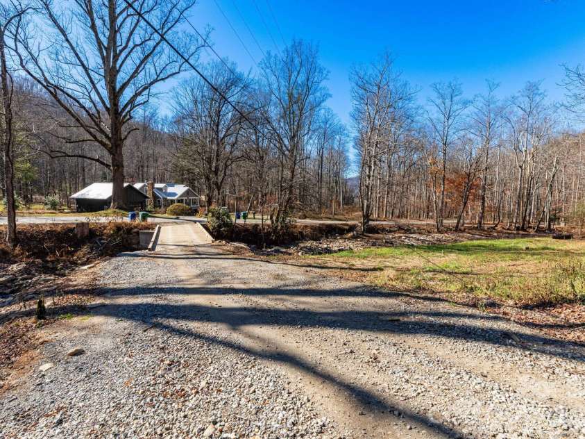 190 Blackberry Inn Road, Weaverville, NC 28787.  MLS# CAR4325654, YatesRealty ID 2829. 