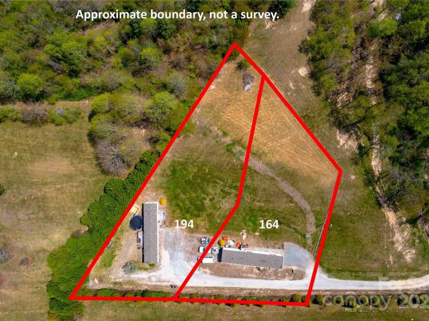 194 Baby Jane Lane, Hendersonville, NC 28792.  MLS# CAR4275101, YatesRealty ID 28290. 