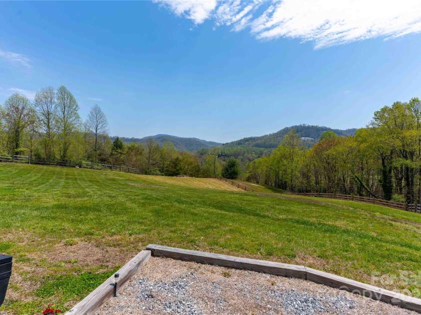 164 Baby Jane Lane, Hendersonville, NC 28792.  MLS# CAR4281361, YatesRealty ID 28291. 