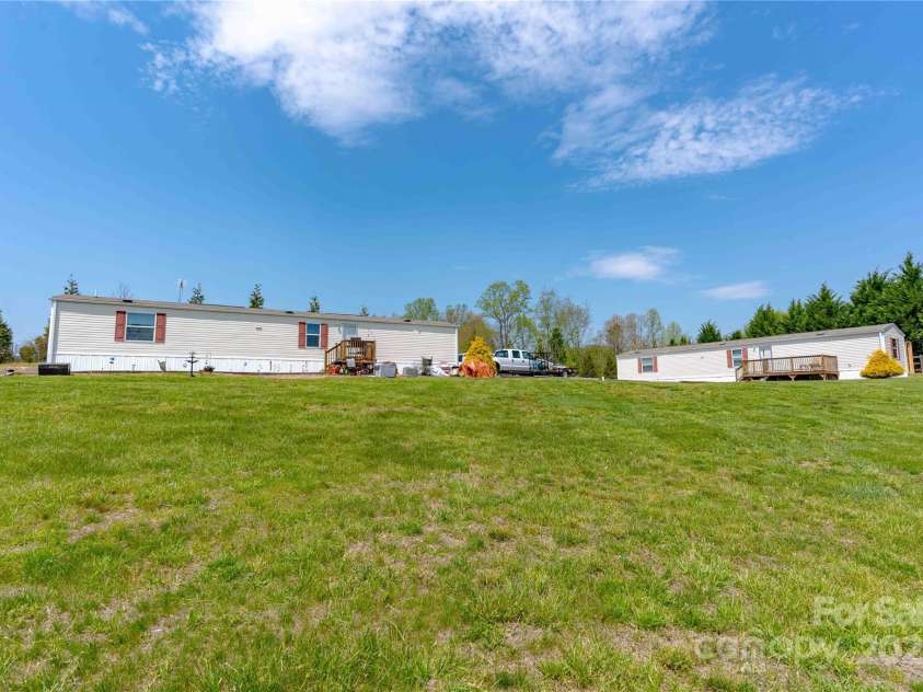 164 Baby Jane Lane, Hendersonville, NC 28792.  MLS# CAR4281361, YatesRealty ID 28291. 