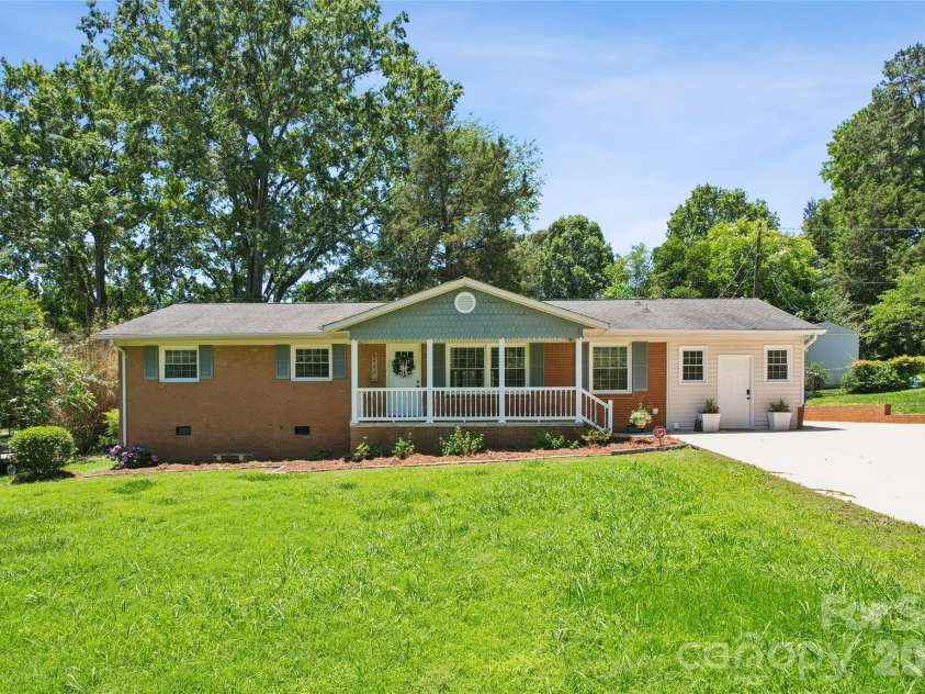 8420 Wilson Woods Drive, Charlotte, NC 28227.  MLS# CAR4390255, YatesRealty ID 28291. 