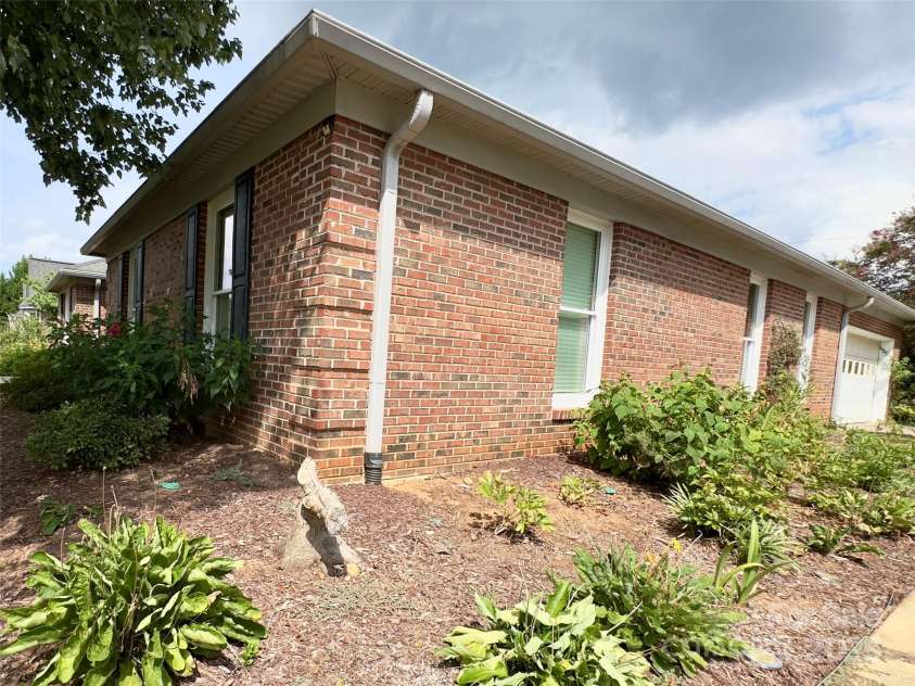 2191 Wynbourne Drive, Gastonia, NC 28056.  MLS# CAR4271244, YatesRealty ID 28292. 