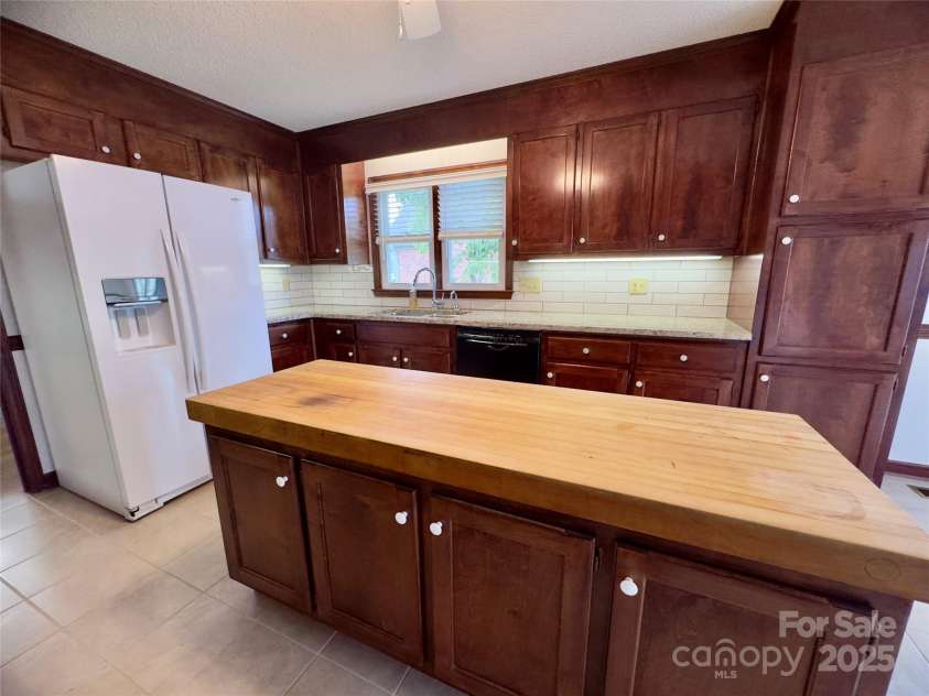 2191 Wynbourne Drive, Gastonia, NC 28056.  MLS# CAR4271244, YatesRealty ID 28292. 