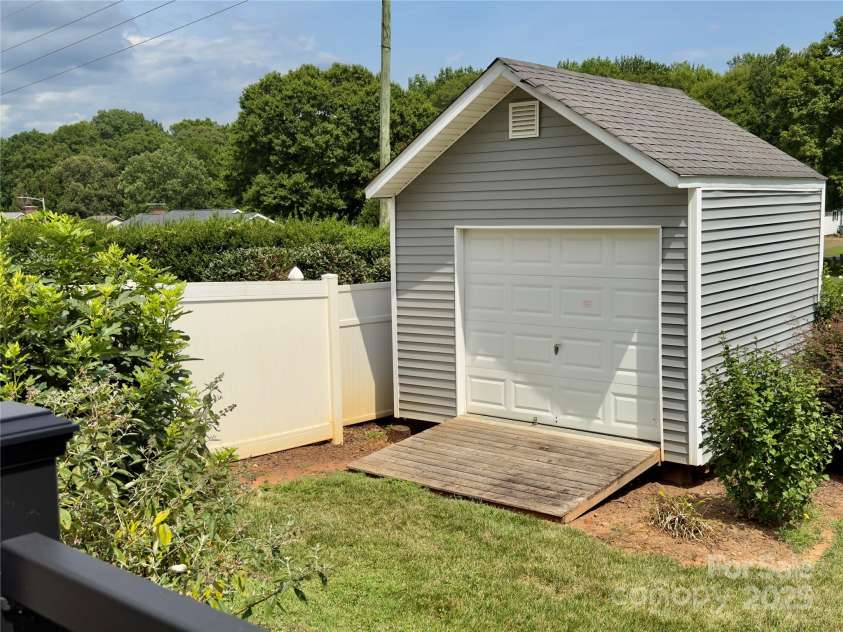 2191 Wynbourne Drive, Gastonia, NC 28056.  MLS# CAR4271244, YatesRealty ID 28292. 