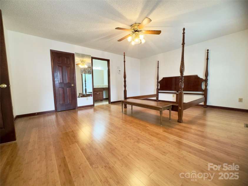 2191 Wynbourne Drive, Gastonia, NC 28056.  MLS# CAR4271244, YatesRealty ID 28292. Spacious Primary Bedroom with full bath
