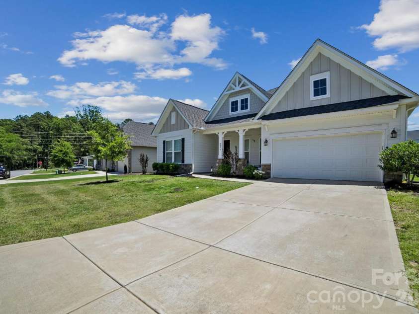 8096 Woodline Lane, Denver, NC 28037.  MLS# CAR4390551, YatesRealty ID 28294. 