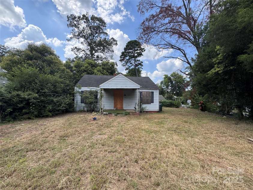 100 Gardner Avenue, Charlotte, NC 28208.  MLS# CAR4285263, YatesRealty ID 28295. 