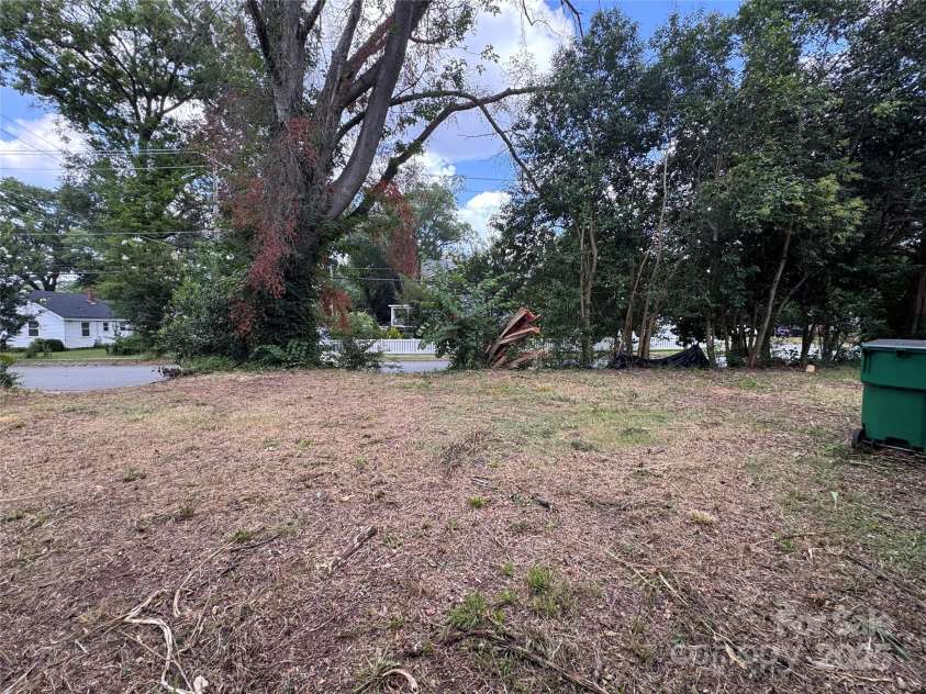 100 Gardner Avenue, Charlotte, NC 28208.  MLS# CAR4285263, YatesRealty ID 28295. 