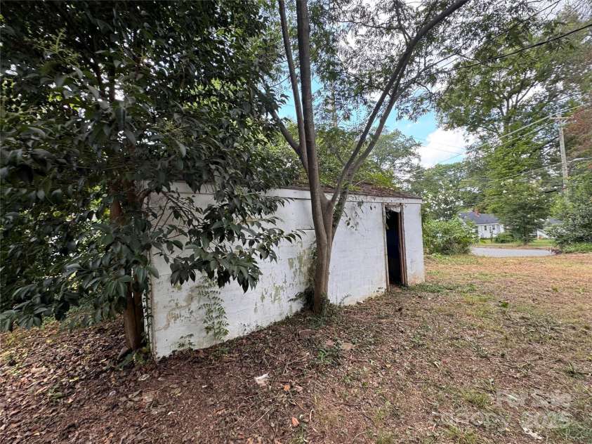 100 Gardner Avenue, Charlotte, NC 28208.  MLS# CAR4285263, YatesRealty ID 28295. 