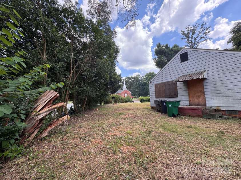100 Gardner Avenue, Charlotte, NC 28208.  MLS# CAR4285263, YatesRealty ID 28295. 