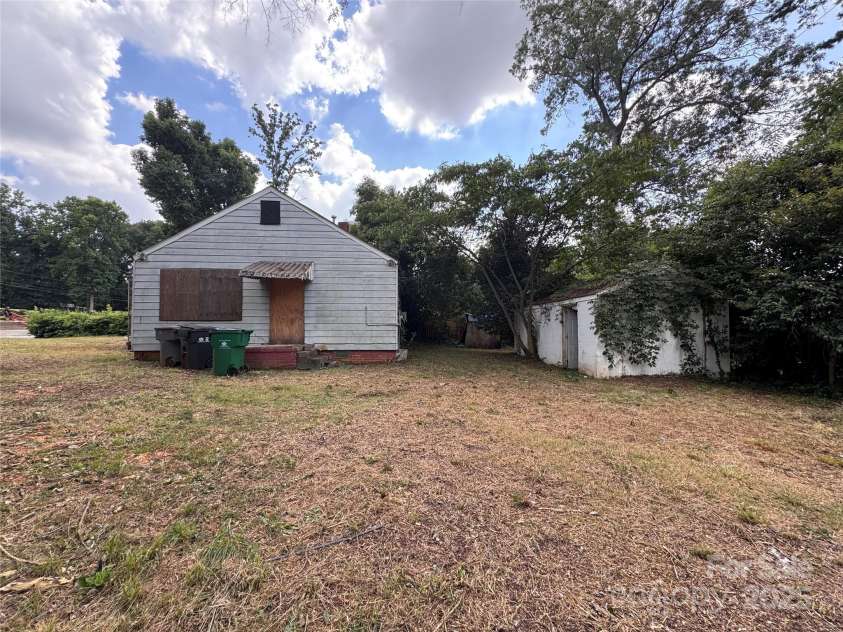 100 Gardner Avenue, Charlotte, NC 28208.  MLS# CAR4285263, YatesRealty ID 28295. 