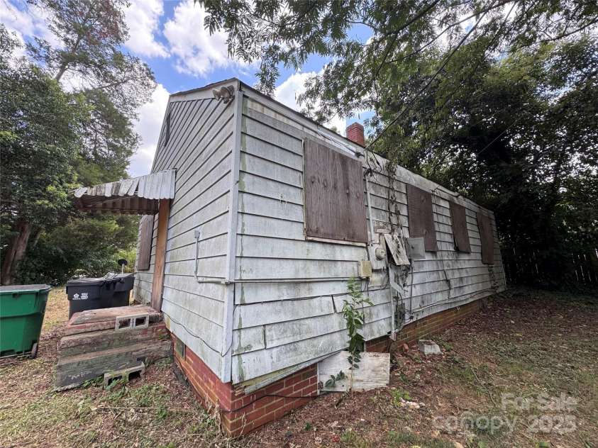 100 Gardner Avenue, Charlotte, NC 28208.  MLS# CAR4285263, YatesRealty ID 28295. 