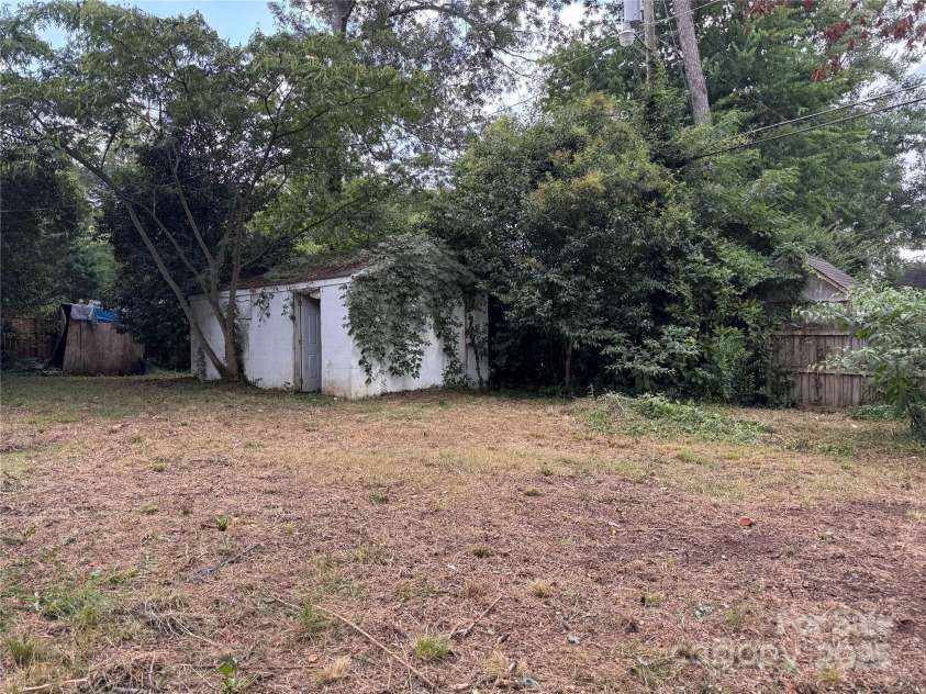 100 Gardner Avenue, Charlotte, NC 28208.  MLS# CAR4285263, YatesRealty ID 28295. 