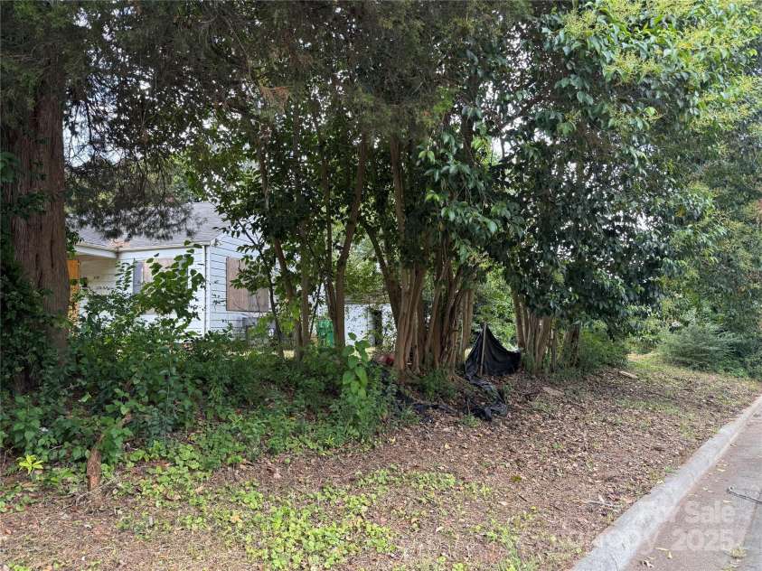 100 Gardner Avenue, Charlotte, NC 28208.  MLS# CAR4285263, YatesRealty ID 28295. 