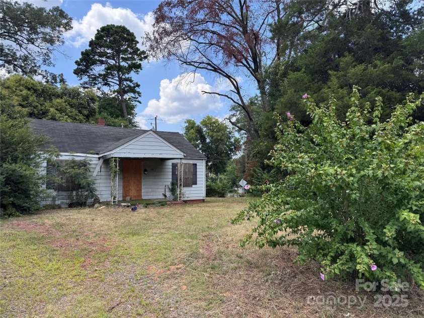 100 Gardner Avenue, Charlotte, NC 28208.  MLS# CAR4285263, YatesRealty ID 28295. 