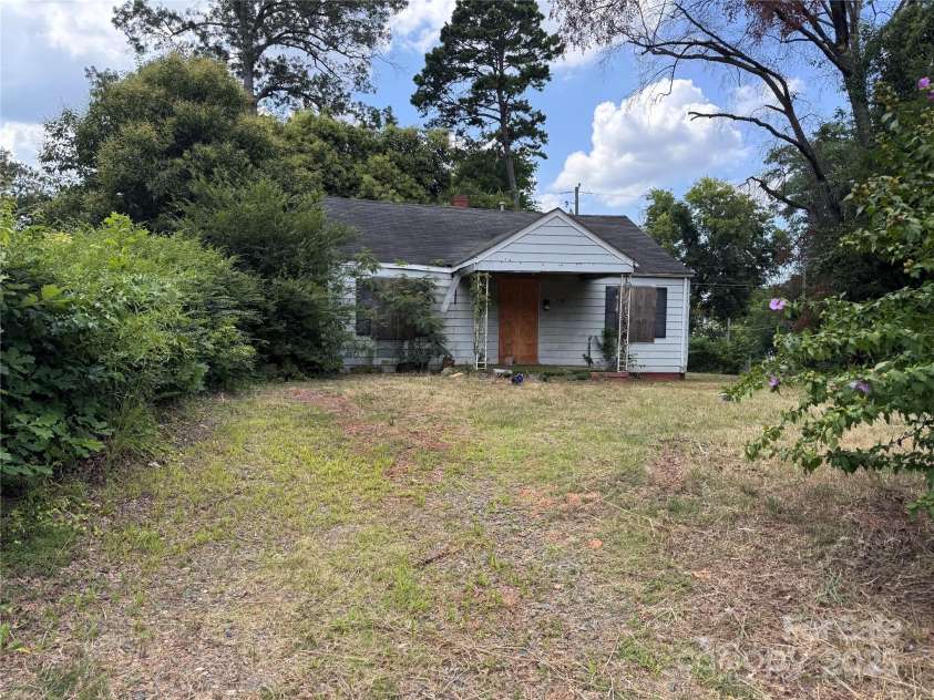100 Gardner Avenue, Charlotte, NC 28208.  MLS# CAR4285263, YatesRealty ID 28295. 