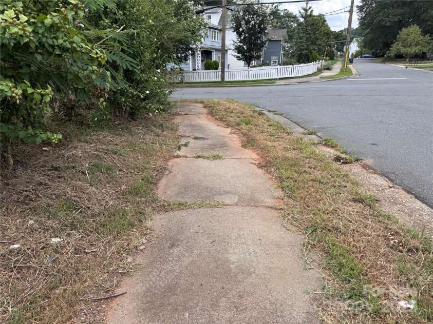 100 Gardner Avenue, Charlotte, NC 28208.  MLS# CAR4285263, YatesRealty ID 28295. 