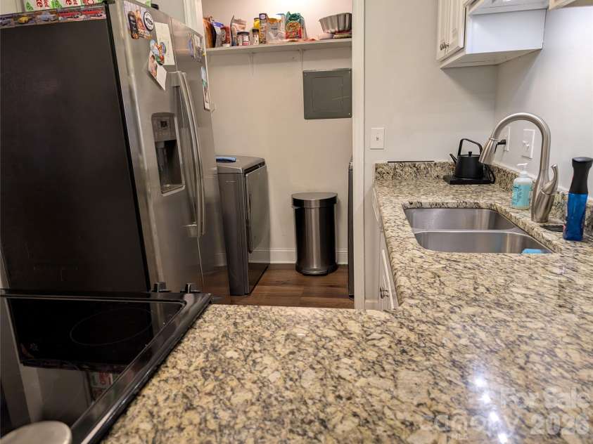 1600 Sharon Road, Charlotte, NC 28210.  MLS# CAR4390327, YatesRealty ID 28296. Kitchen