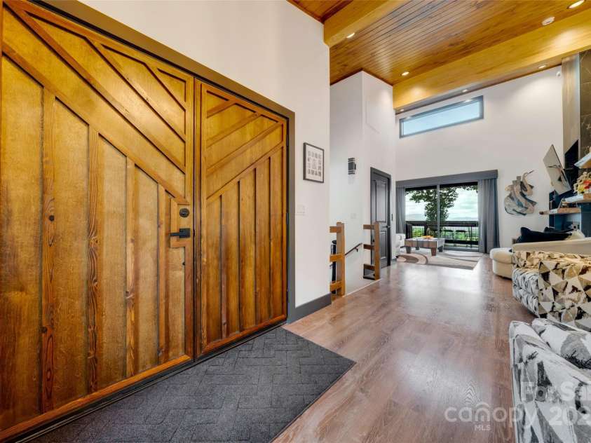 41 Ben Lippen School Road, Asheville, NC 28806.  MLS# CAR4276960, YatesRealty ID 28296. 